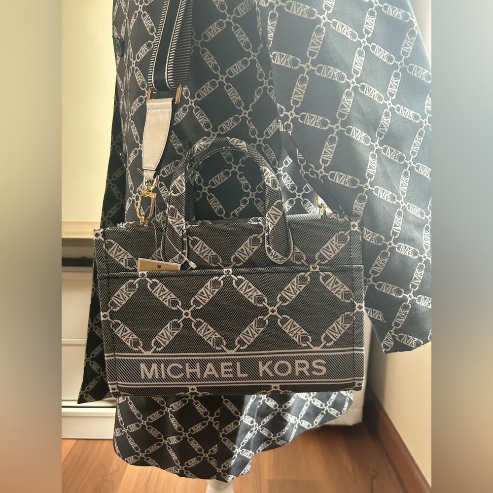 2PC. Michael Kors Empire Logo Jacquard Balmaccan Coat Sz. M W/Matching Handbag🖤🤍 - Picture 3 of 16
